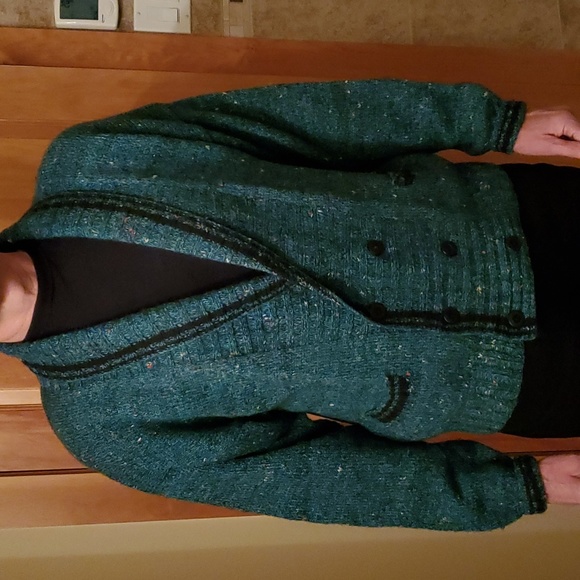Hand knit rich green men's cardigan sweater - Picture 2 of 7